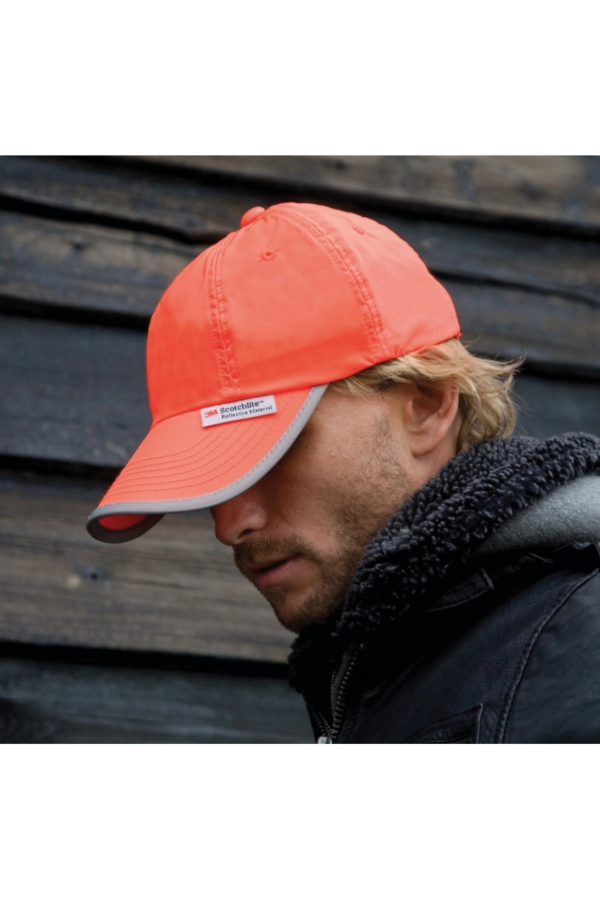 Casquette avec bordures réfléchissantes